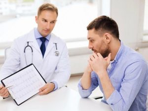врач консультирует о мужском бесплодии